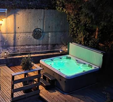 Location de vacances pour 6 personnes, avec jardin et jacuzzi à Aigueblanche