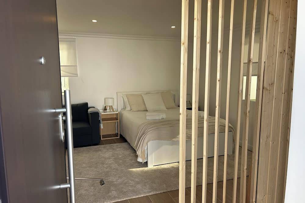 Modern Studio with Private Patio near Cascais and Sintra in Alcabideche, Costa de Lisboa