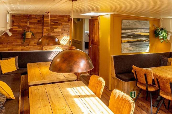 Bateau pour 20 personnes, avec Terrasse et Vue dans Monnickendam