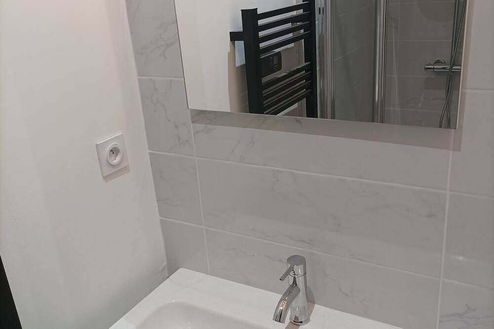 Entire apartment, Fully equipped studio. Welcome to Seamora in Saint-Étienne, Pilat Regional Nature Park
