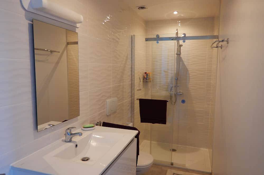 Charming, fully renovated gîte 10 minutes' walk from the beach in Louannec, Costa de granito rosa