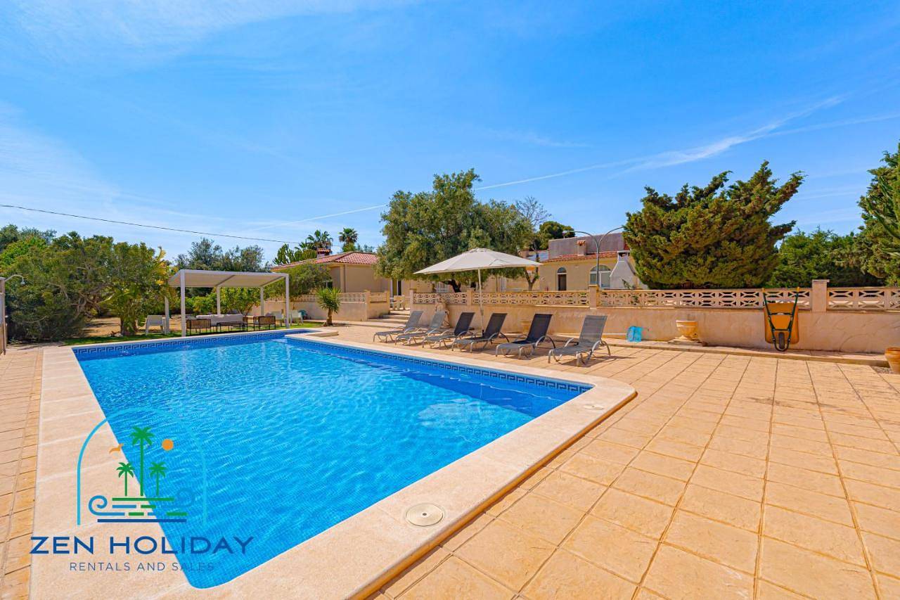 Villa Reyets 4 bed 3 bath Private Pool in Busot, Costa Blanca