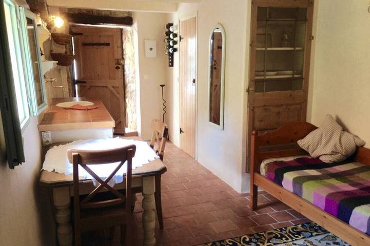 Location de vacances pour 4 personnes, avec terrasse à Saint-Étienne-de-Gourgas - 4