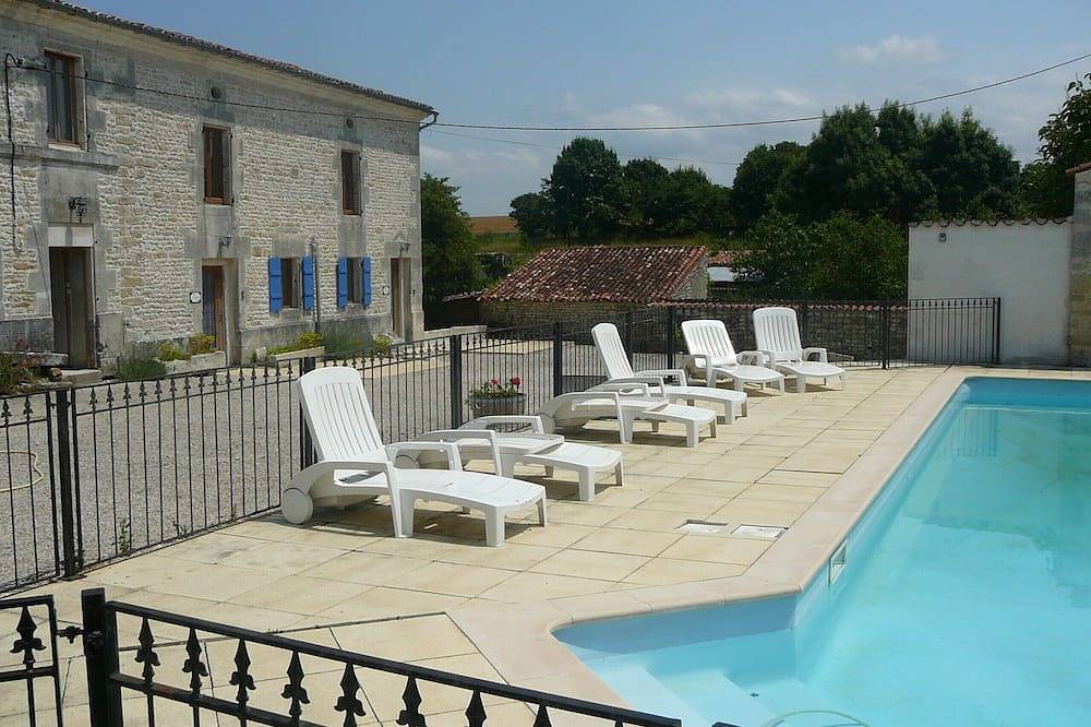 Geräumige liebevoll restaurierte Bauernhaus mit Pool, günstige Lage in Antezant-la-Chapelle, Saint-Jean-d'Angély und Umgebung