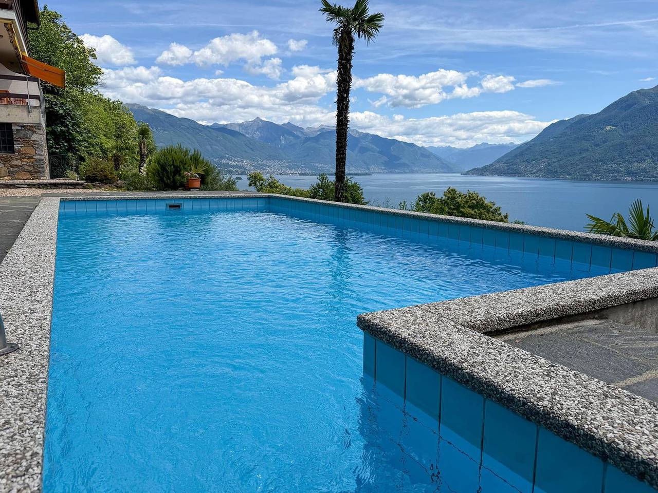 Ganze Wohnung, Reiheneinfamilienhaus in Residenz mit Schwimmbad an erhöhter Hanglage in Brissago, Tessiner Alpen