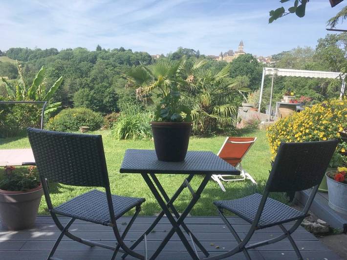 Maison de vacances pour 2 personnes, avec Balcon et Terrasse ainsi que Jacuzzi et Jardin à Thiviers