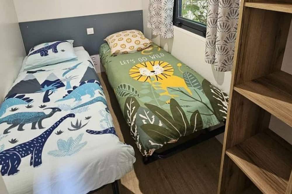 Mobile Home with Terrace in Charlieu, 6 Guests in Charlieu, Roanne region