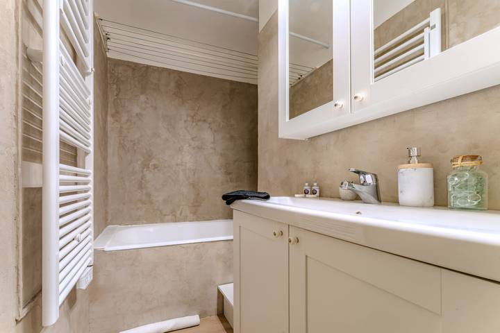 Entire apartment, Ski-In Out Mountain Apt with Balcony in Meribel in Méribel-Mottaret, Les Allues