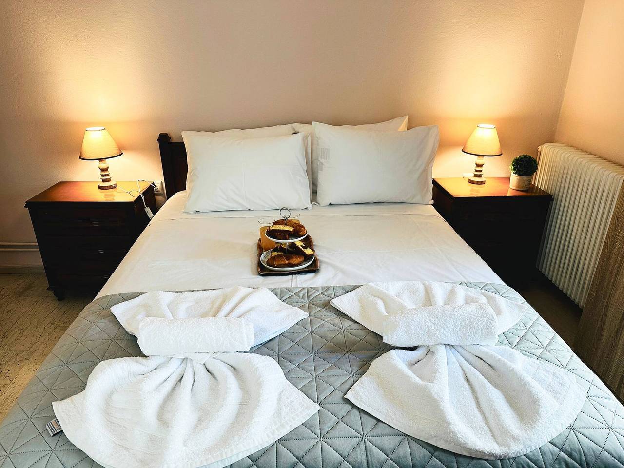 Entire apartment, Sea Breeze Sanctuary-1bd 3pl 1ba - 90m To Sea in Splantzia, Chania region