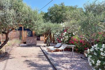 Gîte pour 4 personnes, avec jardin et balcon à Garéoult
