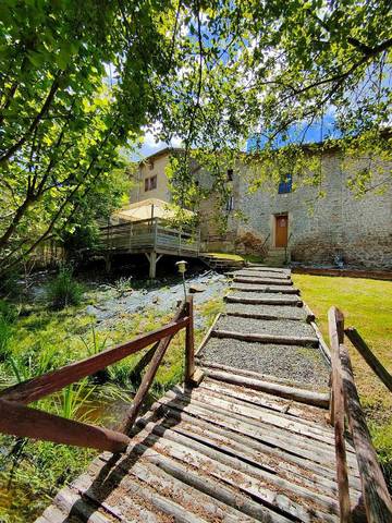 Gîte pour 6 personnes, avec terrasse et vue ainsi que vue sur le lac et jardin, animaux acceptés à Balledent