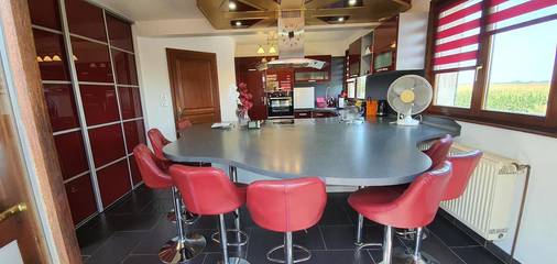 Location de vacances pour 8 personnes, avec piscine ainsi que jardin et vue à Sand