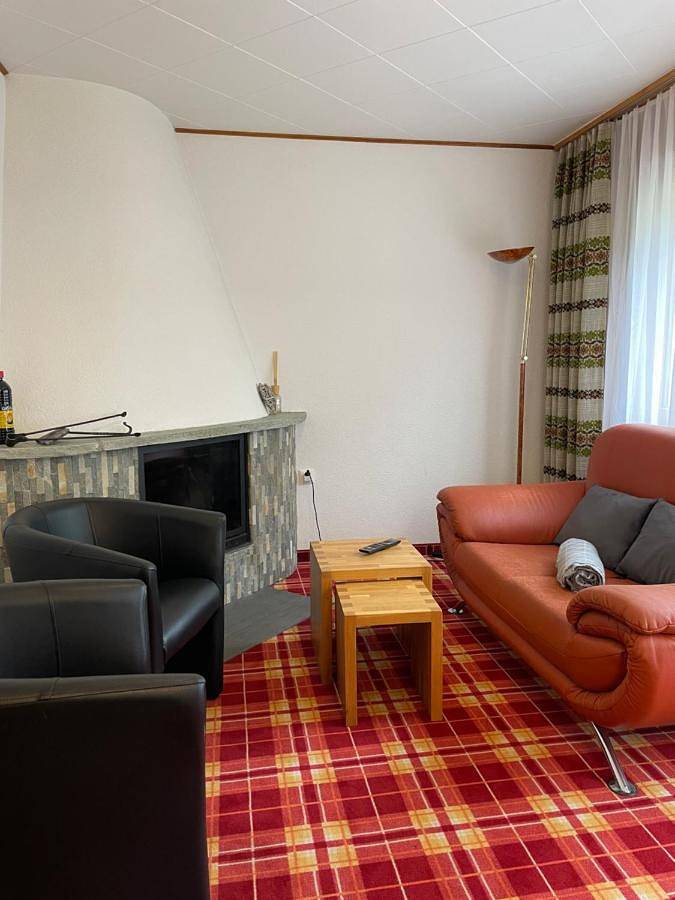 Hütte für 4 Personen, mit Balkon und Terrasse in Leukerbad