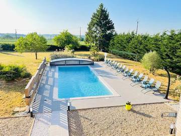 Cottage pour 18 personnes, avec piscine ainsi que vue et jardin, animaux acceptés à Aigurande