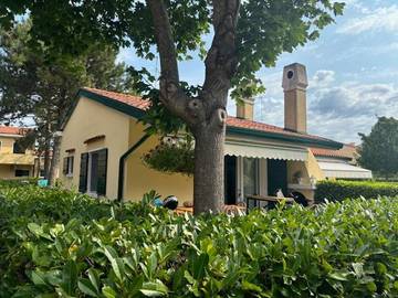 Ferienhaus für 5 Personen, mit Kinderpool und Ausblick sowie Pool und Garten in Bibione