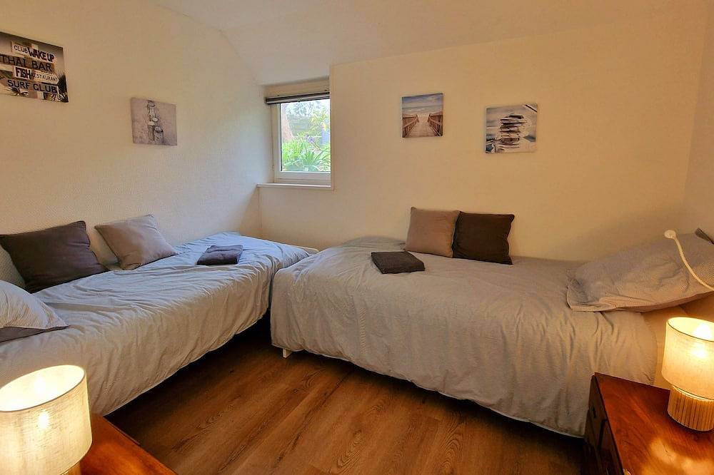 Villa Kergaro, Sea view, sleeps 10, heated pool in Roscoff, Ceinture Dorée