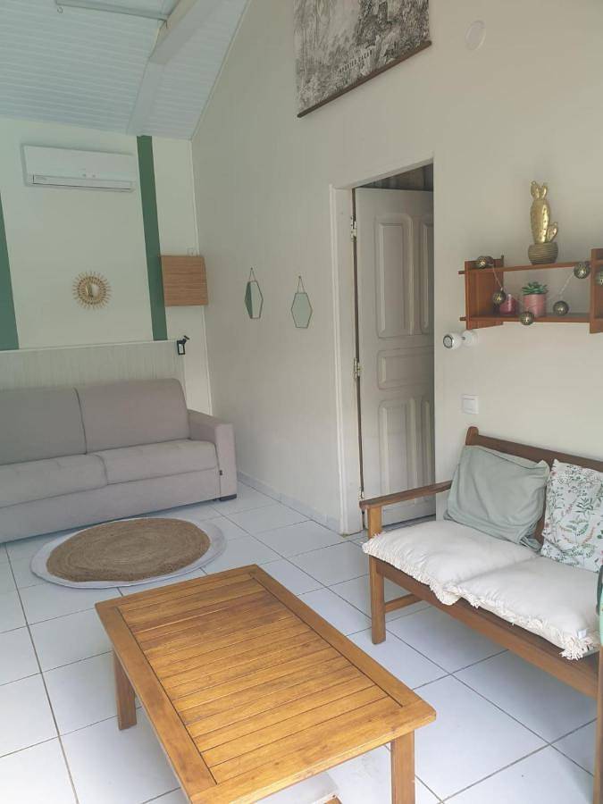 Location de vacances pour 4 personnes, avec jardin ainsi que terrasse et piscine dans Plage de l’Anse Vinaigri - 3