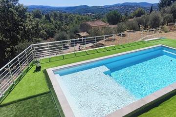 Cottage pour 8 personnes, avec jacuzzi ainsi que jardin et terrasse à Spéracèdes