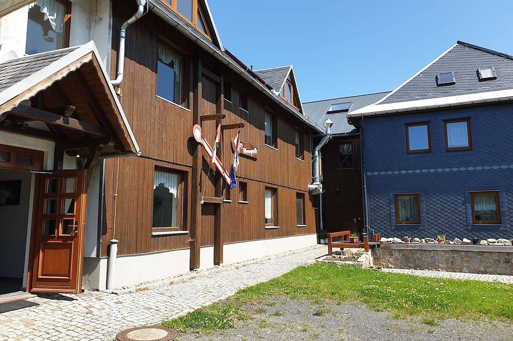 Ganze Wohnung, Siegmundsburger Haus Werraquelle hier Fewo \"Tannenblick\" 1. Og-tierlieb, Gruppen in Neuhaus am Rennweg, Rennsteig