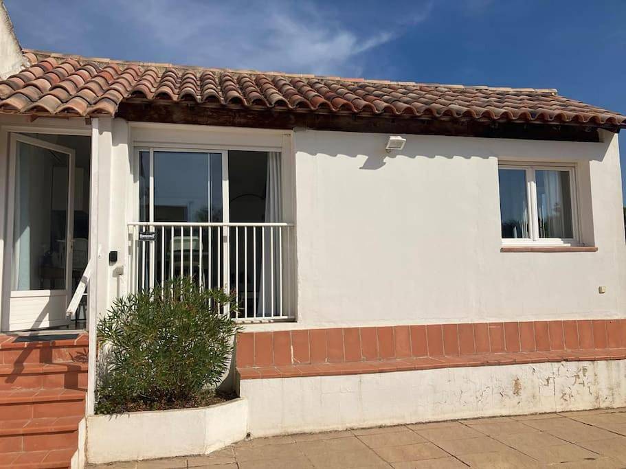 Appartement entier, One-Bedroom Apartment with Pool View in Saint-Savournin, Côte méditerranéenne (France)