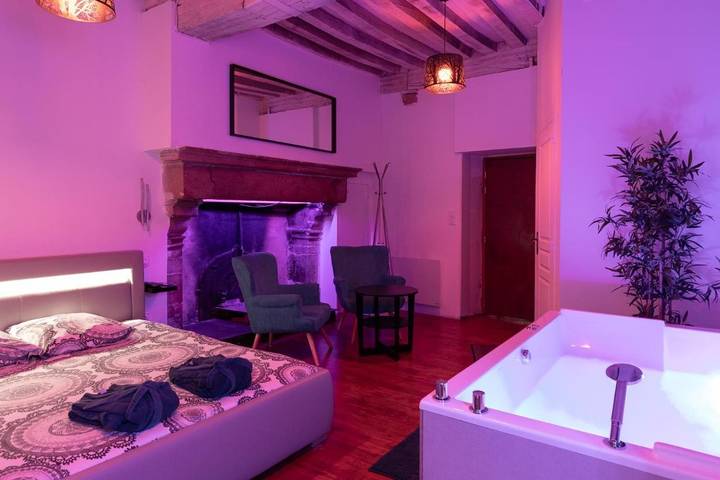 Gîte pour 2 personnes, avec jacuzzi dans Office De Tourisme De Dijon - 2