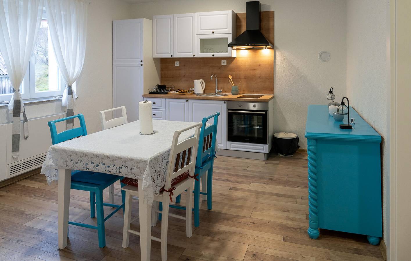 Amplio apartamento de 2 dormitorios con piscina climatizada y wifi en una ubicación privilegiada in Condado de Lika-Senj