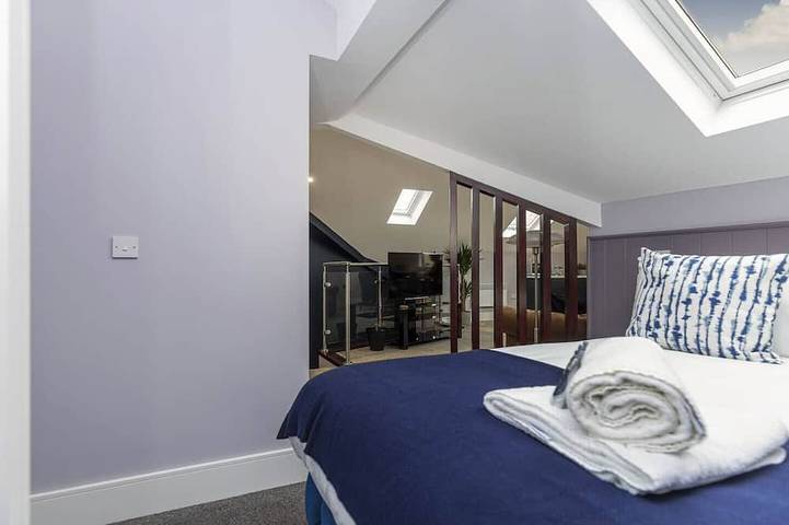 Entire apartment, Luxury modern Loft apartment by Bootique in Wakefield, West Yorkshire