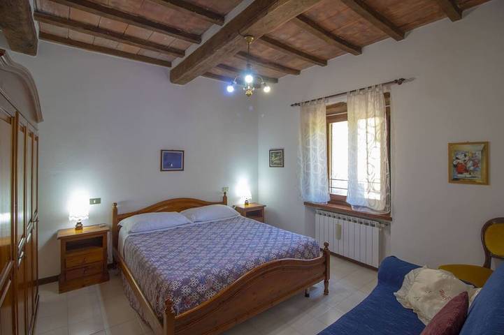 Magnifica villa indipendente per 18 ospiti con piscina privata, WIFI, TV, veranda e animali ammessi in Cortona, Provincia di Arezzo