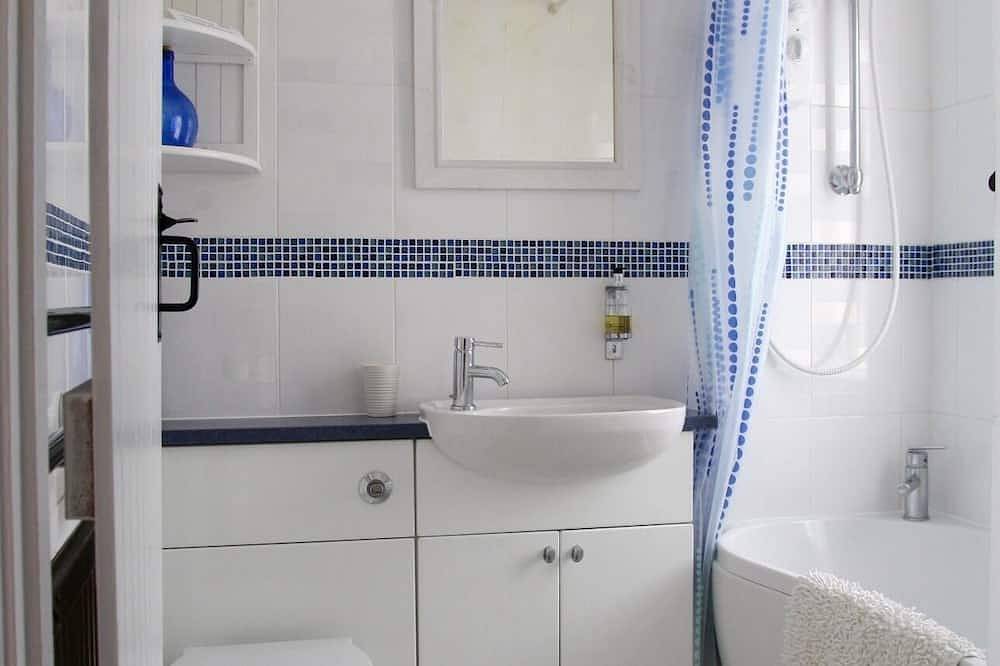 Pretty Thatched Cottage, close to sandy beach in Great Yarmouth, The Broads