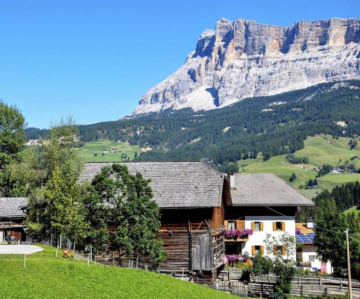 Chalet für 15 Personen, mit Balkon und Garten sowie Ausblick in Alta Badia - 2