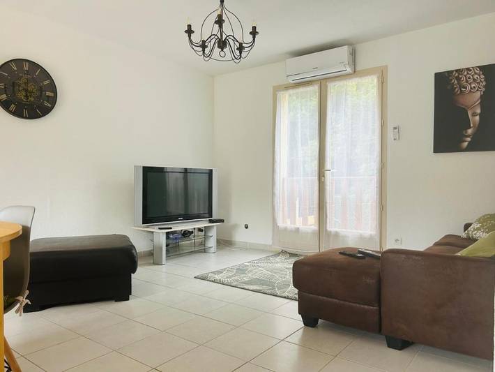 Location de vacances pour 8 personnes, avec terrasse ainsi que jardin et piscine à Les Cammazes - 2