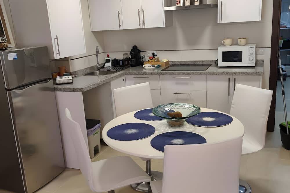 Entire apartment, Apartment 'Maria Jose' with Mountain View and Wi-Fi in Surroundings of Sierra Nevada, Monachil