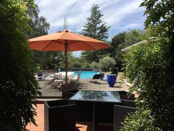 Location de vacances pour 8 personnes, avec piscine et terrasse à Nalliers