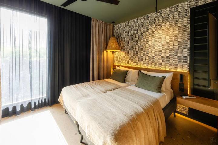 Hôtel pour 2 personnes, avec piscine ainsi que jardin et terrasse à Les Trois-Bassins - 4