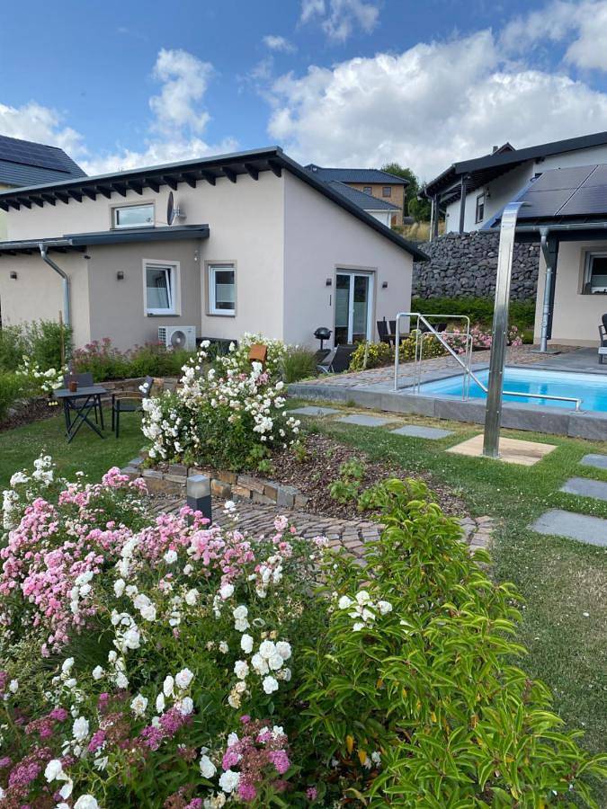 Ferienwohnung für 4 Personen, mit Terrasse und Garten sowie Pool und Sauna