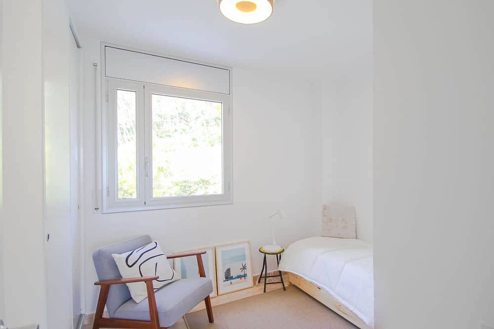 Entire apartment, Club Villamar - Modern apartment with 3 bedrooms and a pool, 1000 meters from the beach, located ... in Platja d'Aro, Costa Brava