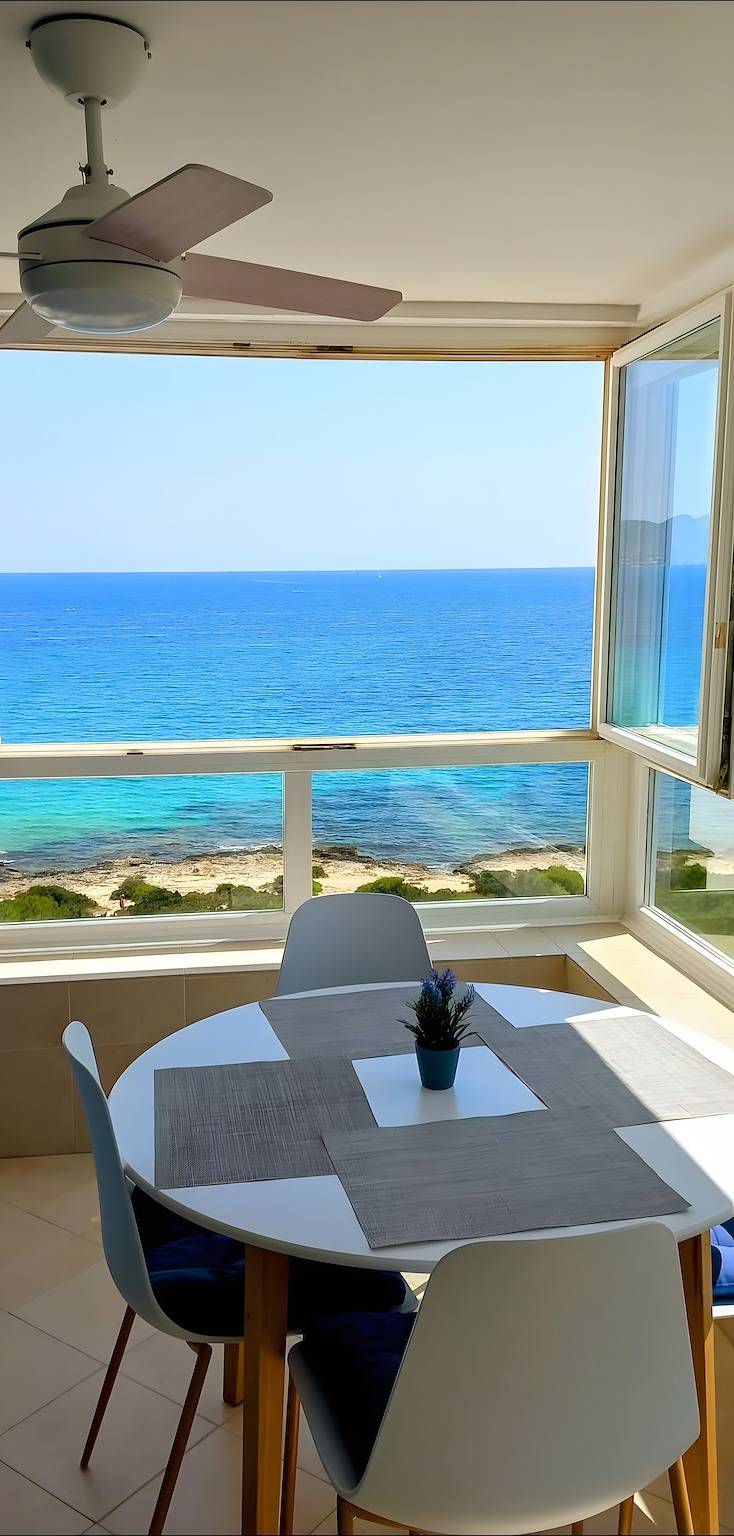 Ganze Wohnung, Mit Pool ! Direkt am Strand ! Meerblick pur ! Luxusbad. Klimaanlage. Top-Strandwohnung Marina Park in Cala Millor, Sant Llorenç des Cardassar