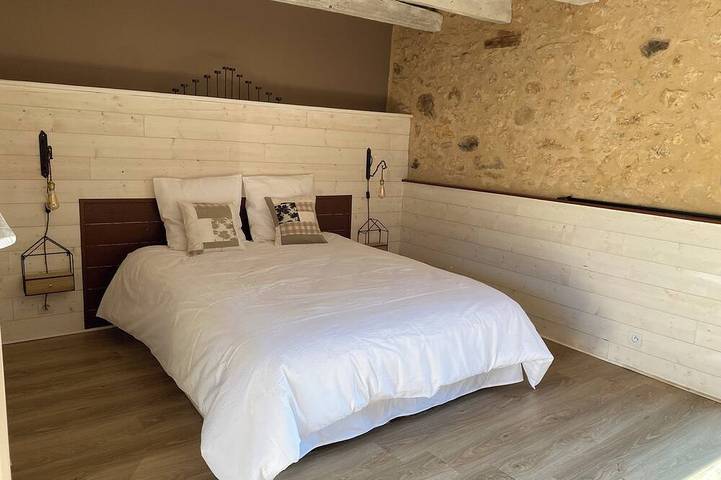 Location de vacances pour 8 personnes, avec piscine et jardin à Saint-Avit-de-Vialard - 4