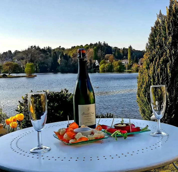 Alojamiento y desayuno para 3 personas, con vistas al lago además de jardín y vistas, Se admiten mascotas - 1
