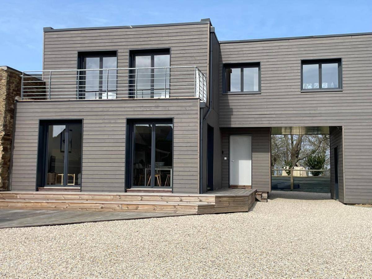 Three-Bedroom House in Saint James, Région d'Avranches