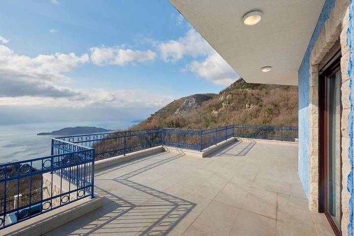 Villa für 5 Personen, mit Terrasse und Garten sowie Pool und Sauna in Montenegro - 3