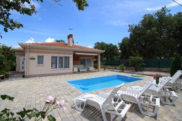 Ferienhaus für 5 Personen, mit Terrasse und Garten in Tar-Vabriga