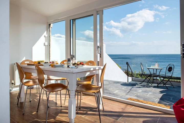 Cottage for 4 people, with Hot tub and Terrace as well as Garden and Sauna in Cornwall