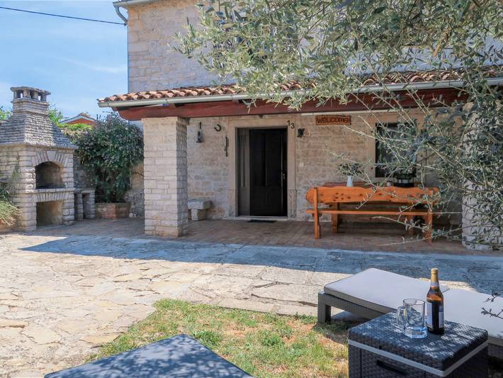 Ferienhaus für 4 Personen, mit Terrasse und Garten in Barban