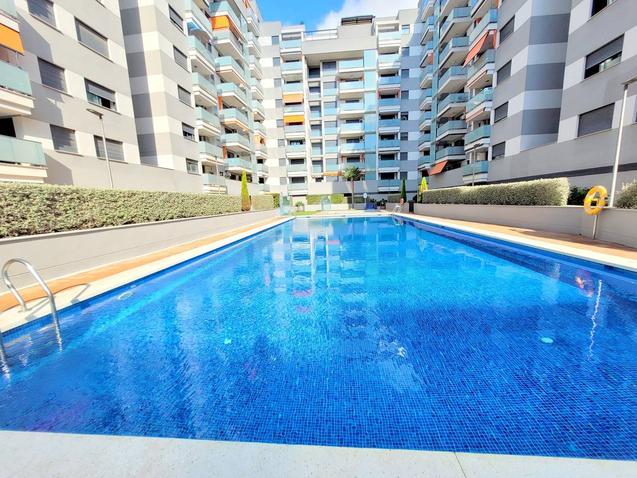Apartamento entero, Apartamento 'Les Llometes 6-36' con vistas a la montaña, piscina compartida y terraza privada in Playa de Gandía, Costa de Valencia