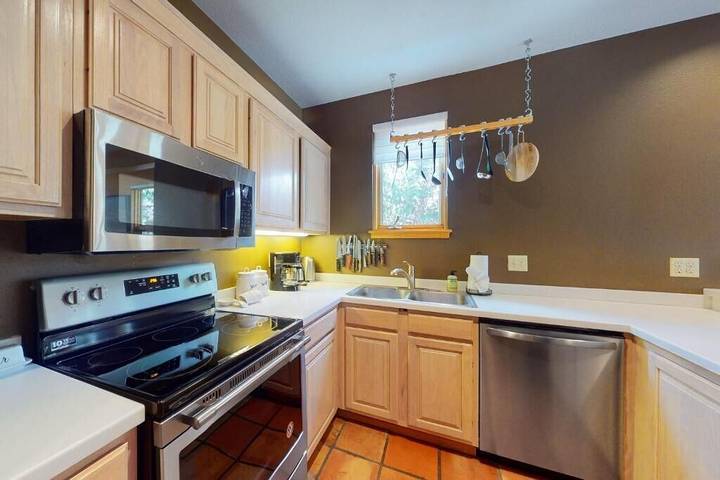 Vacation rental for 6 people, with pool and hot tub as well as balcony in Keystone