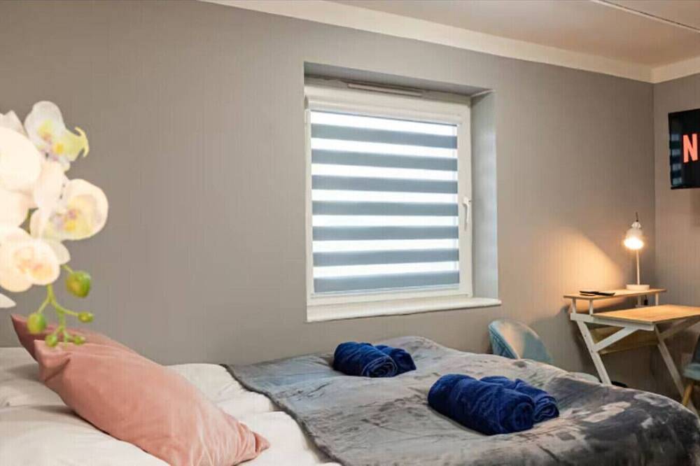 Comfy Town Stay | 2Br | Near Bacco Lounge & 7 Star in Warwickshire