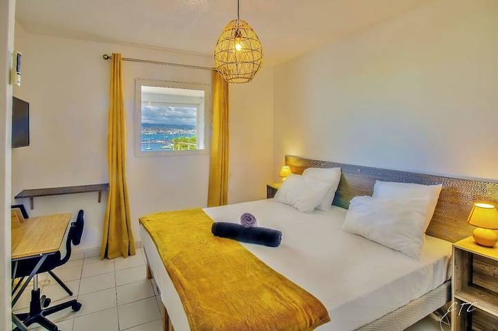 Entire apartment, \"Blue Lagoon\" the \"Dream\" becomes \"Reality\".  3 Bedrooms. Large Terrace in Anse Mitan, Les Trois-Îlets