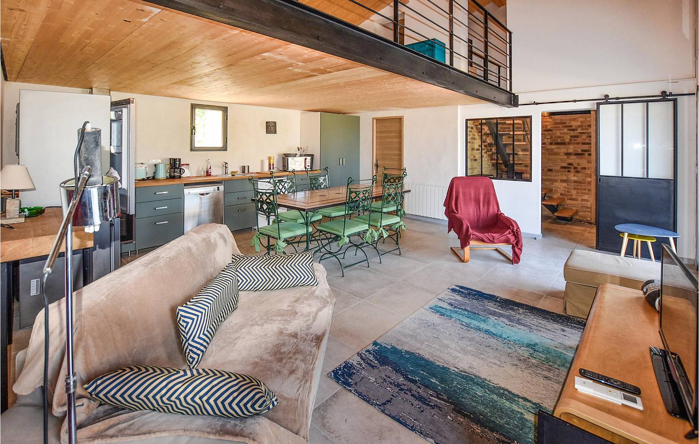 Appartement avec vue sur la montagne, parking et télévision in Mollans-sur-Ouvèze, Région de nyons