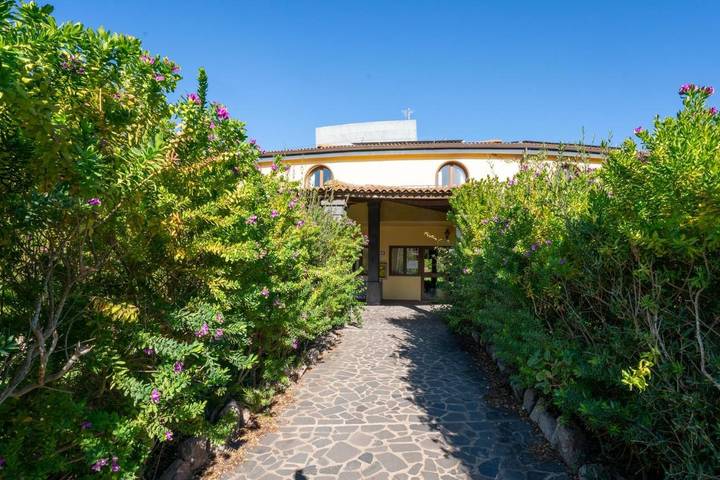 Hôtel pour 3 personnes, avec sauna et jacuzzi ainsi que piscine et jardin à Arborea - 2